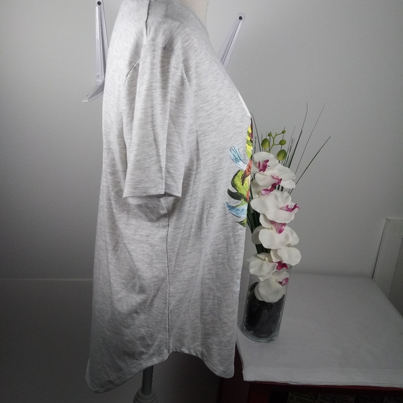 🍓$12 Frida Kahlo Hawaiian Graphic Tee NEW Juniors - Picture 4 of 13